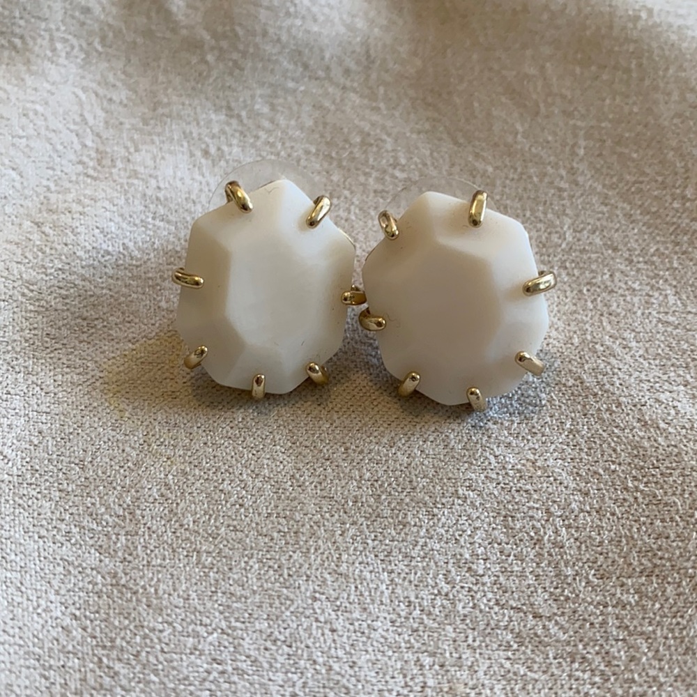 Kendra Scott white Morgan stud